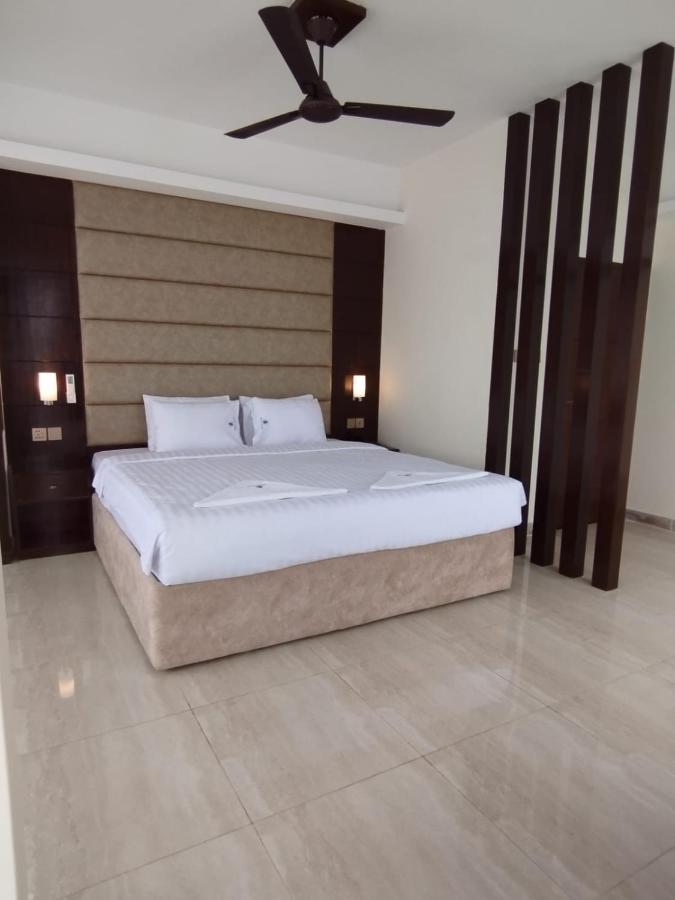 White Park Hotel & Suites Chittagong Exterior foto